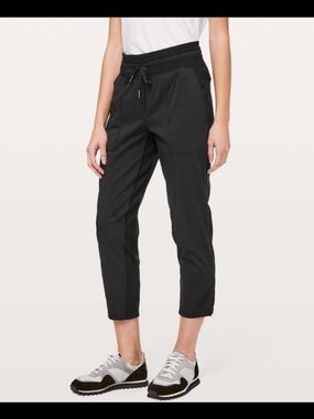 Lululemon Dance Studio Crop *25"Black size 8